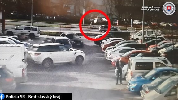VIDEO: Zlodej ukradol z auta na Zlatých pieskoch vyše pol milióna eur! Krádež zachytila kamera