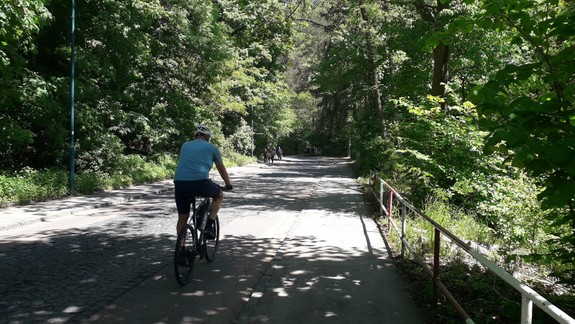 Polícia radí cyklistom a chodcom, ako znížiť riziko nehody