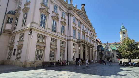 V Primaciálnom paláci otvorili medzinárodnú výstavu naivného a intuitívneho umenia