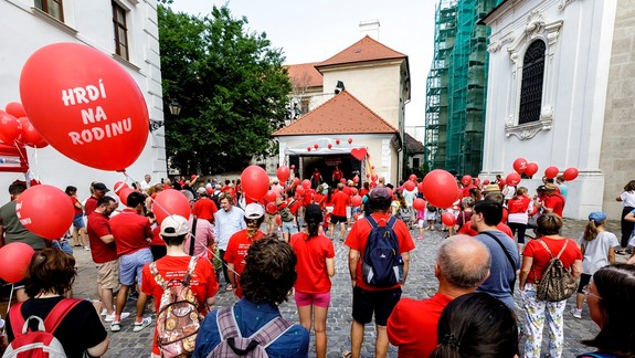 FOTO: Počas zhromaždenia Hrdí na rodinu oslávili ľudia radosť z rodiny a detí