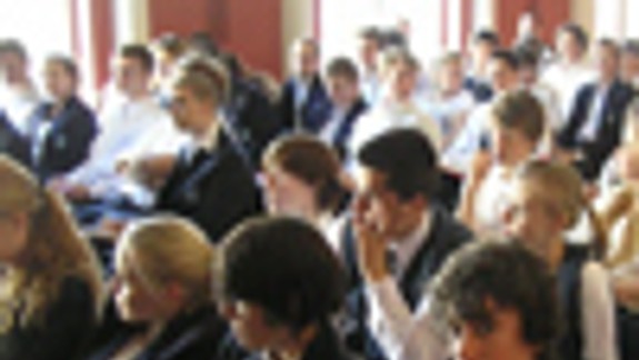 Bratislavskí stredoškoláci besedovali s diplomatmi