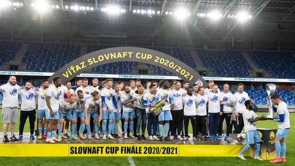 VIDEO: Futbalový Slovan zdolal Žilinu 2:1 v pohárovom finále  a obhájil double