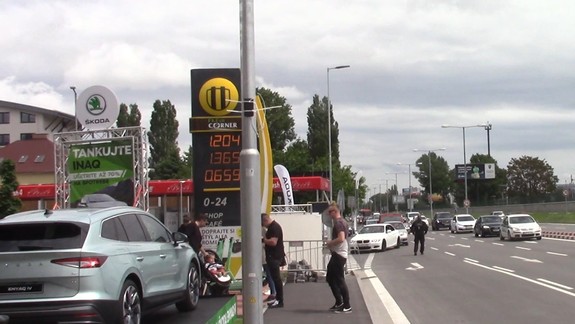 VIDEO: Pri čerpacej stanici na Prístavnej ulici bol dnes doslova blázinec - dôvod vás prekvapí!