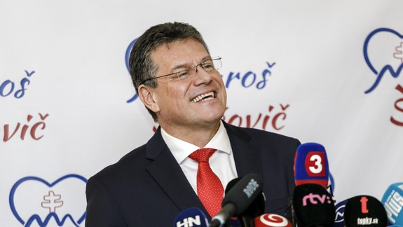 Mistrík, Čaputová a Mikloško upozorňujú na prepojenie Šefčoviča na Smer