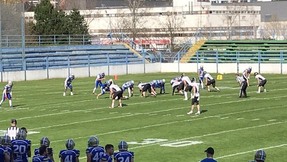 Americký futbal: Bratislava Monarchs s premiérovým víťazstvom v AFL