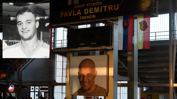 FOTO a VIDEO: Od tragickej havárie lietadla s Pavlom Demitrom uplynulo 10 rokov, ale Slováci naňho nezabudli!