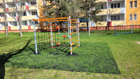 Zdenko sa neovládol: Pri detskom ihrisku v Ružinove sa vyzliekol a začal onanovať