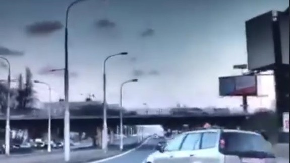 VIDEO: Šialená policajná naháňačka, vodič unikal ulicami Ružinova ako blázon