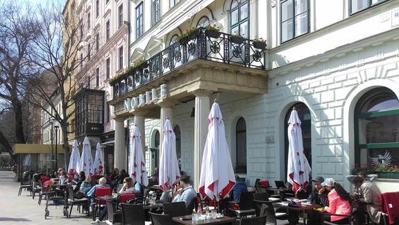 Treba ísť voliť a nielen reptať v krčmách, zhodujú sa Staromešťania