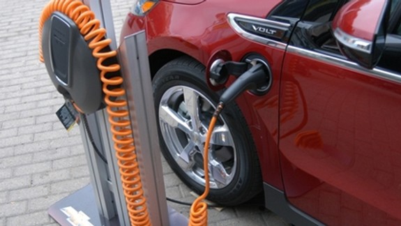 Slovnaft spustil prvú elektronabíjačku na Prístavnej ulici