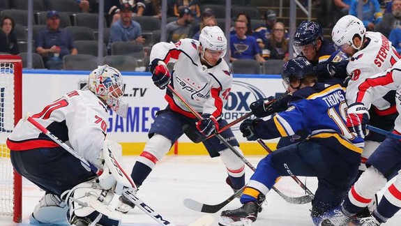 VIDEO: Bratislavčan Martin Fehérváry  v noci debutoval v prestížnej NHL a hneď víťazne!