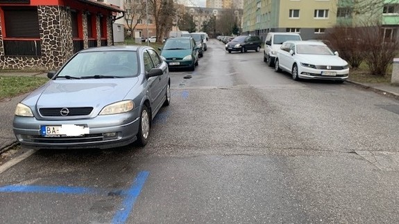 Petržalské parkovacie zóny sú podľa prokurátorky neplatné, pokuty nemajú právny základ