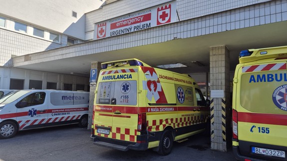 Pri urgentných príjmoch posilňujú policajné hliadky, zároveň sa zavedú štyri opatrenia