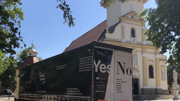 Netradičná výstava v Stupave: Pripomína príbehy informátorov komunistickej tajnej polície aj ich obetí