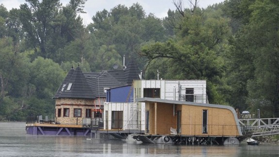 Počet čiernych stavieb pri Jarovskom ramene sa znížil