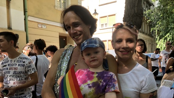 FOTO a VIDEO Bisexuál Jakub: Sme tu za slušné rodiny, ktoré nemusia byť v zásade iba heterosexuálne