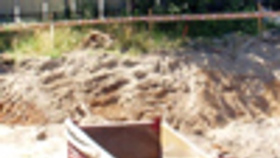 Na Belopotockého ulici sa začal výkop pre stavbu