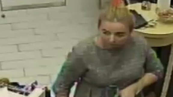 Polícia pátra po tejto žene: Mohla by objasniť krádež dámskeho oblečenia