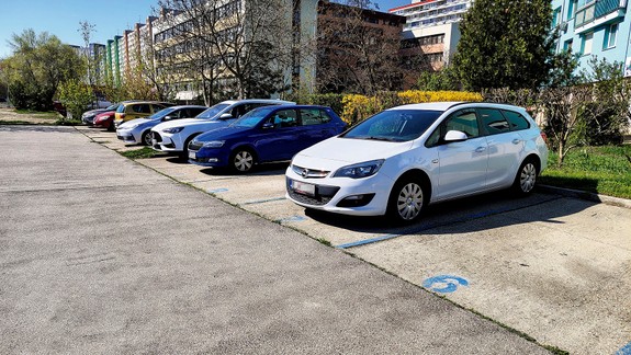 Je Petržalský parkovací systém protizákonný? Ministerstvo vnútra to vidí inak ako prokuratúra, závisia od toho i pokuty