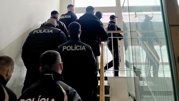 Policajti vyrazili do bratislavských ubytovní, skontrolovali 1152 ľudí