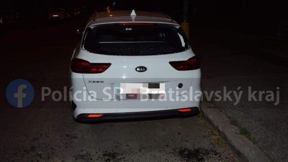 Štefan rozbil okno na zaparkovanom aute, hrozí mu pobyt za mrežami na jeden rok