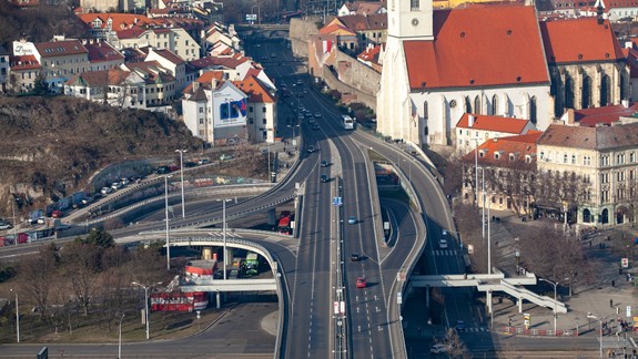 ANKETA: Ministerstvo rozhodlo: Nájazdy Mosta SNP nie sú pamiatkou: Aký je váš názor na ich zbúranie?