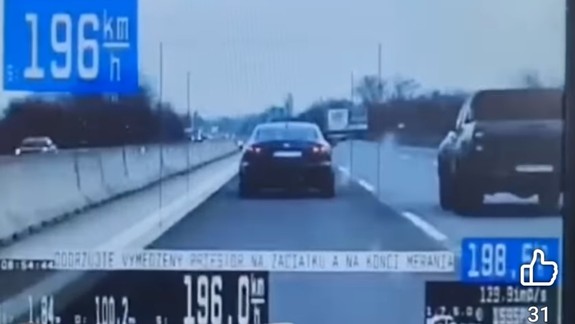 Vodič uháňal po diaľnici rýchlosťou skoro 200 kilometrov za hodinu, dostal pokutu 800 eur