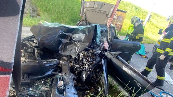 Vodič narazil do betónového pilieru nadjazdu na Rybničnej, ťažko sa zranil