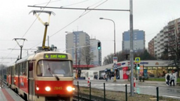 Zrážky chodcov s električkami: Na magistráte sa rozhodli zasiahnuť