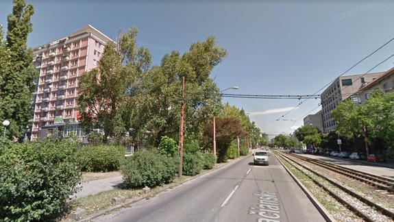 Pri Mladej garde zrazila električka 68-ročneho chodca