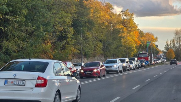 Dopravu v Bratislave a okolí komplikujú v utorok ráno nehody i kolóny