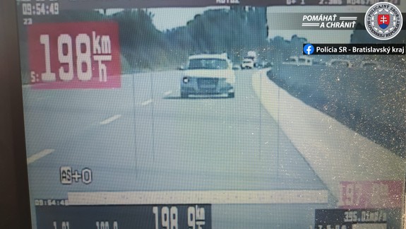 Na diaľnici D1 "zažiaril" ďalší cestný pirát. Jazdil 198 km/h