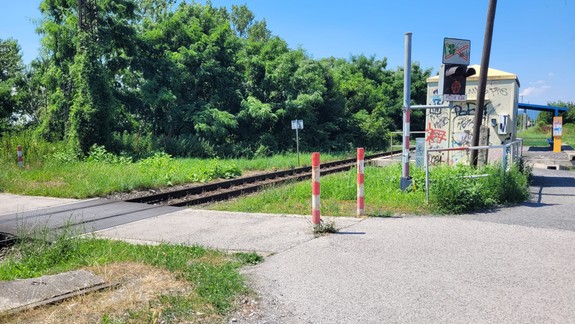 Vo Vrakuni zachytil vlak 58-ročného muža,zraneniam podľahol