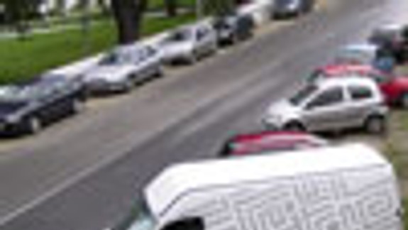 Parkovanie na Viedenskej ceste je zatiaľ chaotické