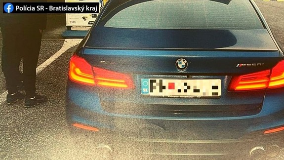 Po diaľnici uháňal muž rýchlosťou 147 km/h, na vozidle mal aj antiradar