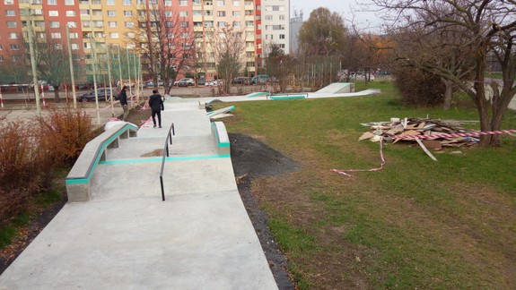 Pri využití školského areálu na Dlhých dieloch sa spomína skatepark