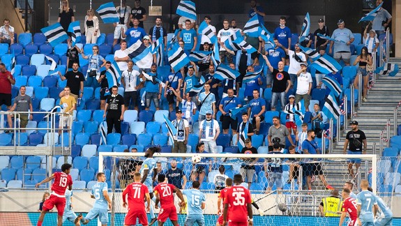 Futbalisti ŠK Slovan Bratislava zdolali v 2. kole ligy oslabený AS Trenčín 2:0