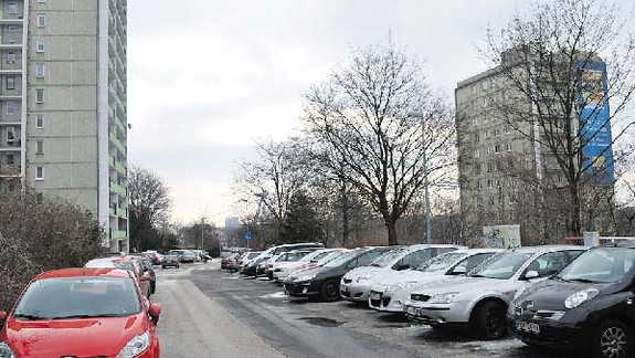 Na križovatke na Žižkovej chýba pol roka odpílená značka