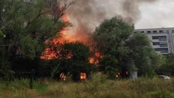 Na Račianskej ulici vypukol požiar