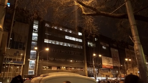 Mladá mamička s 8-ročným synom zažila na Námestí SNP veľmi nepríjemný incident!