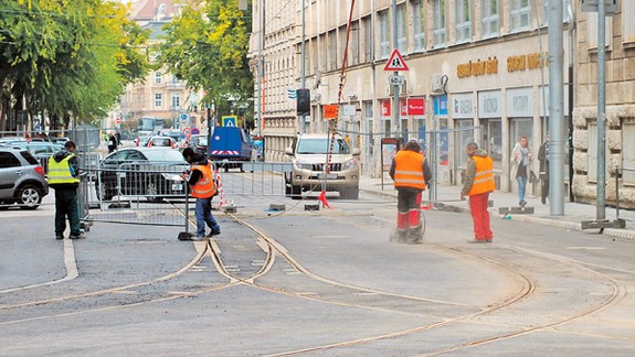 Na Jesenského už pustili električky