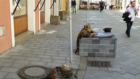 Najviac sa kradne pri soche Čumila - privítali by ľudia policajnú hliadku na najobľúbenejšom mieste zlodejov ?