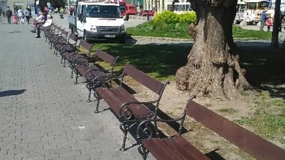 Dobrá správa: Lavičky, na ktoré si nesadnete, sú už minulosťou