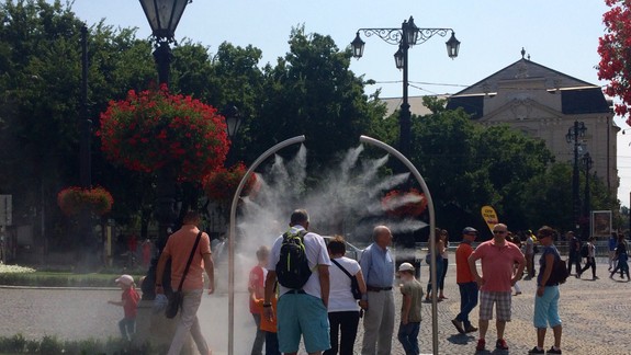 Horúce leto v Bratislave aj tento rok spríjemnia rozprašovače vodnej hmly