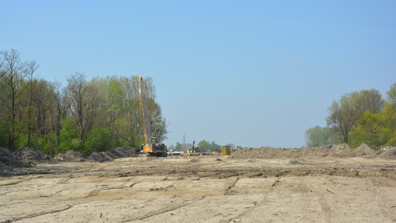 Pri budovaní obchvatu pri Jarovskom ramene sa podľa aktivistu používa aj stavebný odpad