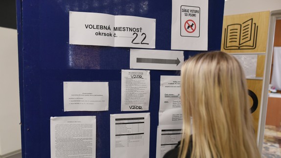 V Bratislave sú voľby pokojné, ľudia volia i na hlasovací preukaz a pas