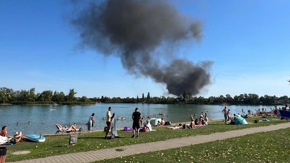 Na Starej Ivanskej ceste vypukol požiar, na miesto dorazili hasiči