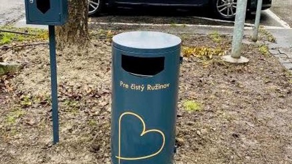 Koniec starým plastom: Nové celokovové koše pribudnú na Nivách do konca roka, neskôr v celom Ružinove