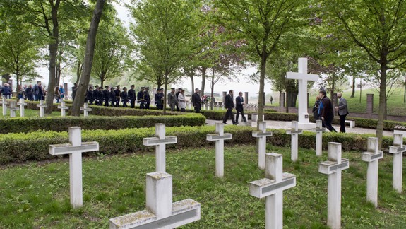 Poznáte vojenský cintorín v Petržalke? Toto ste o ňom asi nevedeli
