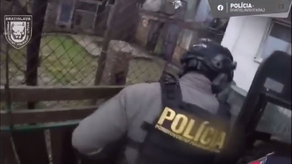 VIDEO Senior František skončil za mrežami: Zadržali ho po siedmich mesiacoch od vykradnutia domu